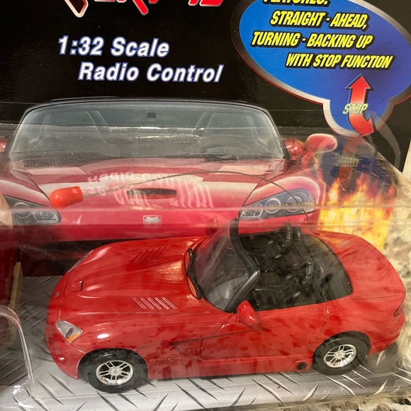 Dodge Viper 2003 SRT-10 radio control car - Picture 2 of 7